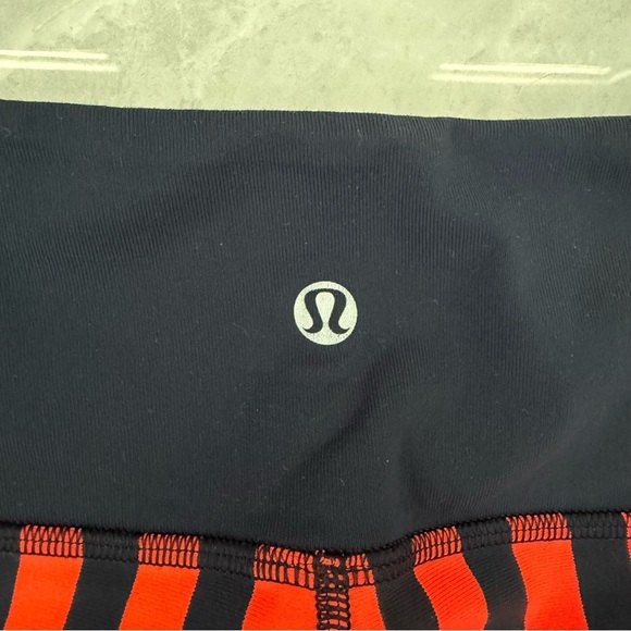 Women’s Lululemon Wunder Under Crop Leggings Sea Stripe Light Flare Size 4 - Picture 10 of 16